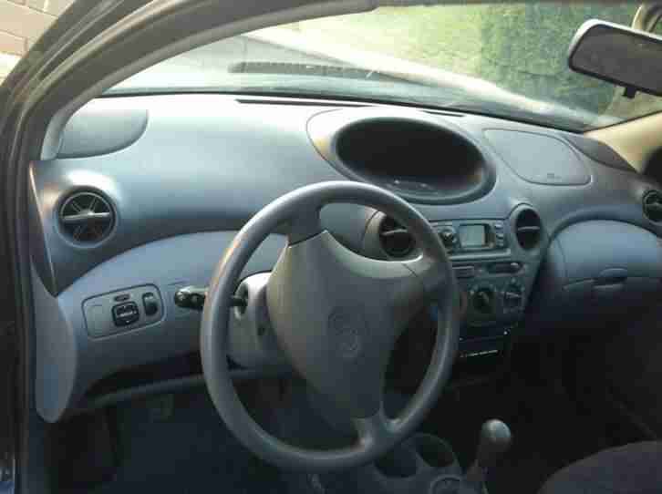 Toyota Yaris 1,0 VVT-i, 65 PS, EZ 11/03, HU 05/17, Sommer- und Winterreifen