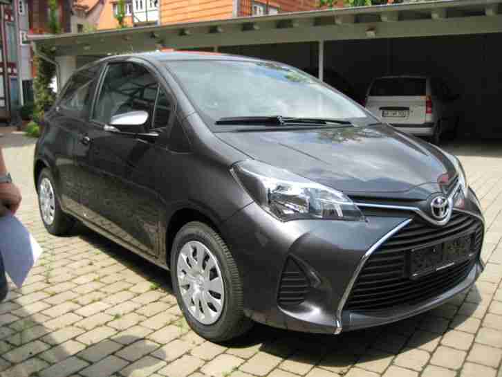 Toyota Yaris 1.0 VVT-i Comfort EU Neuwagen 2015, Sonderlackierung