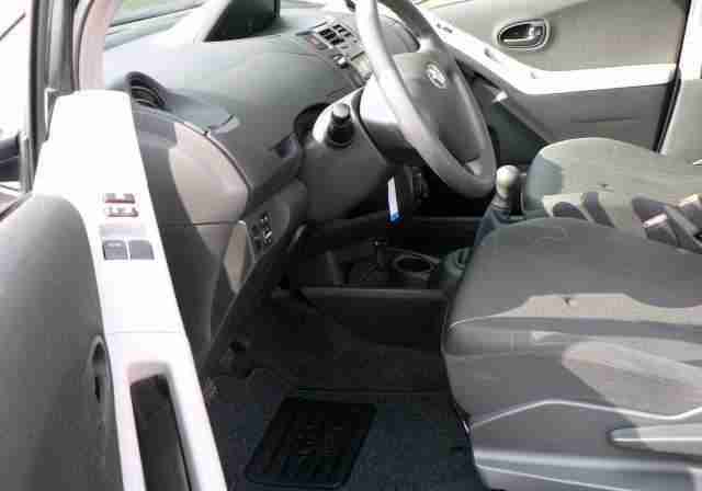 Toyota Yaris 1.0 VVT-i Cool