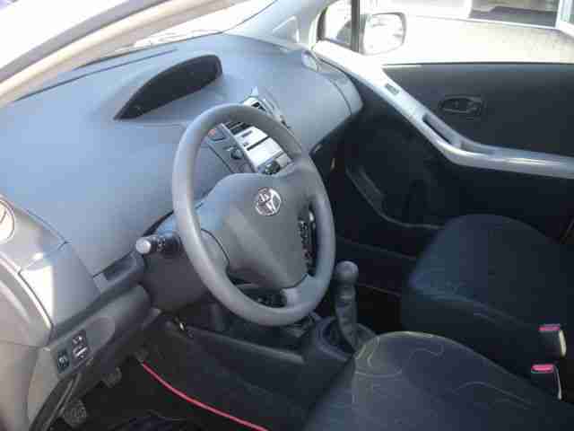 Toyota Yaris 1.0 VVT-i Cool