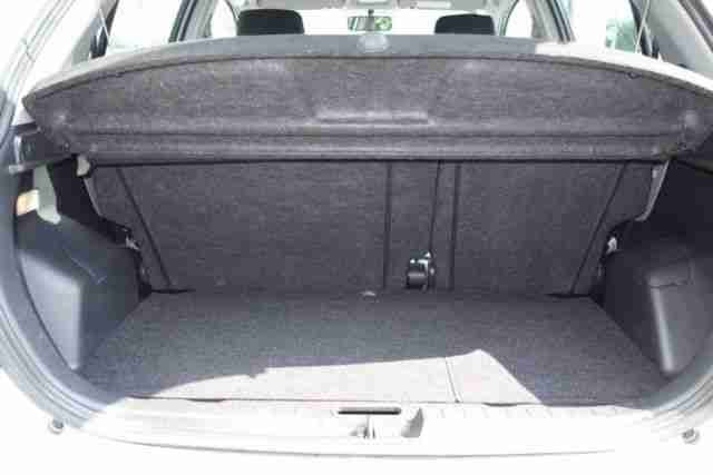 Toyota Yaris 1.0 VVT-i Sol 5-türig - wenig KM