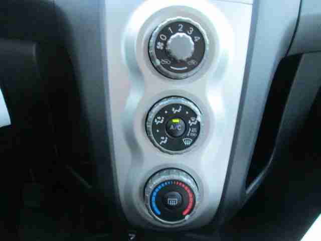 Toyota Yaris 1.0 VVT-i Team