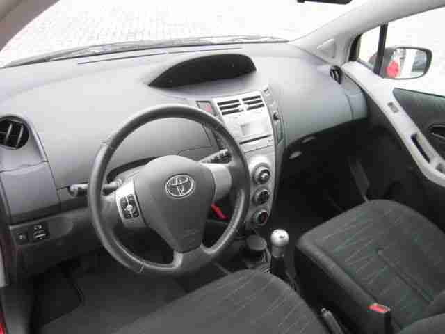 Toyota Yaris 1.0 VVT-i Team AHK+Klima manuell+PDC