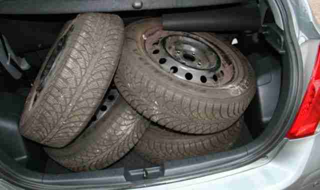 Toyota Yaris 1.0 VVT-i Team COOL nur 9.000 km