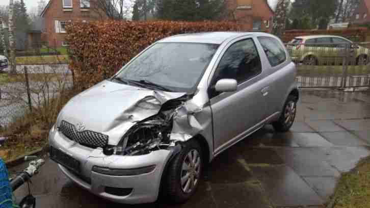 Toyota Yaris 1,3, Bj. 2003, 155tkm, TÜV/AU 01.2017, ab 1€, Unfallschaden