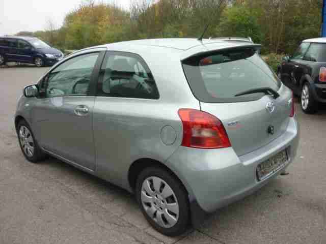 Toyota Yaris 1.3**Klimaanlage**Standheizung**