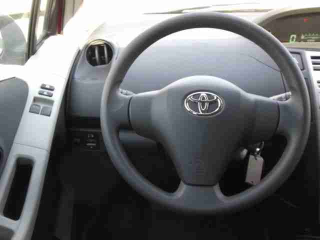 Toyota Yaris 1.3 VVT-i COOL elektr. Fensterheber, Klima