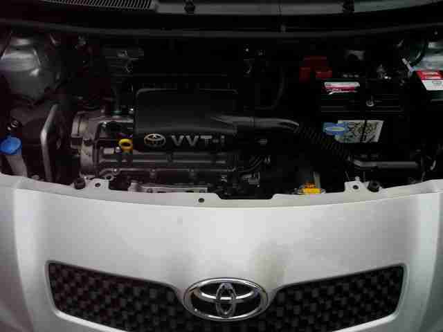 Toyota Yaris 1.3 VVT-i Cool - Klima - ABS - Radio/CD -