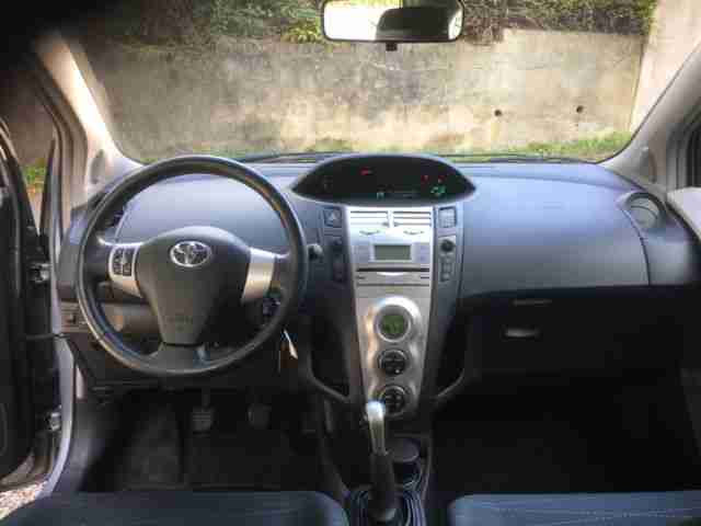 Toyota Yaris 1.3 VVT-i Executive 1-Hand/Scheckheft/Top