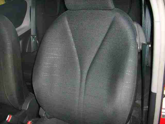 Toyota Yaris 1.3 VVT-i Executive 3- türig