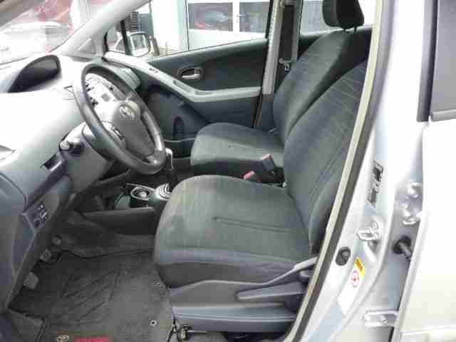 Toyota Yaris 1.3 VVT-i Executive 5-türig