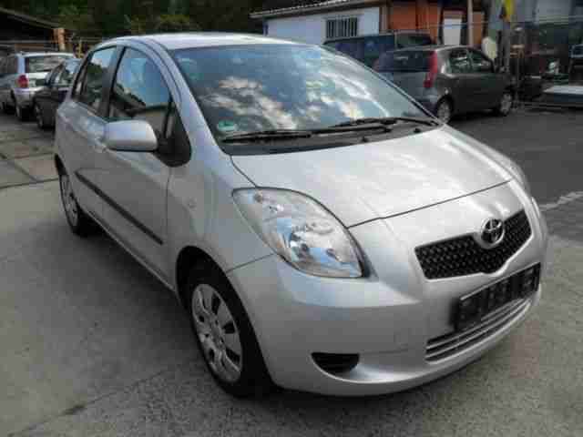 Toyota Yaris 1.3 VVT-i Klima Tüv+Au Neu