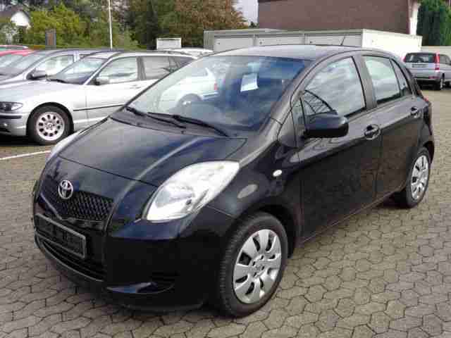 Toyota Yaris 1.3 VVT-i Sol Automatik /1.Hand /8-Fach