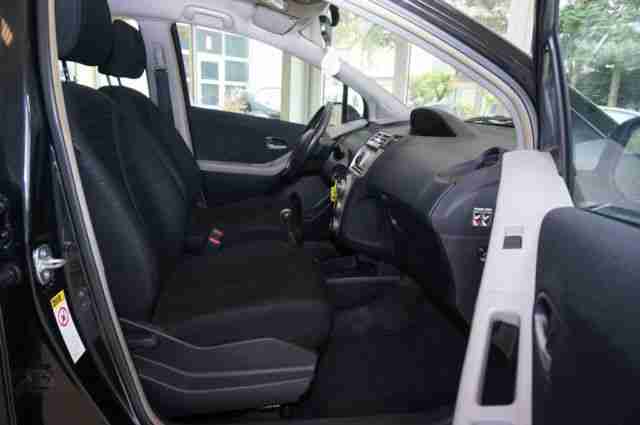 Toyota Yaris 1.3 VVT-i Travel / Navigation - Klima