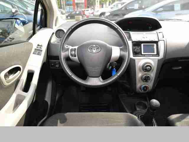 Toyota Yaris 1.3 VVT-i Travel ***Sehr gepflegt***