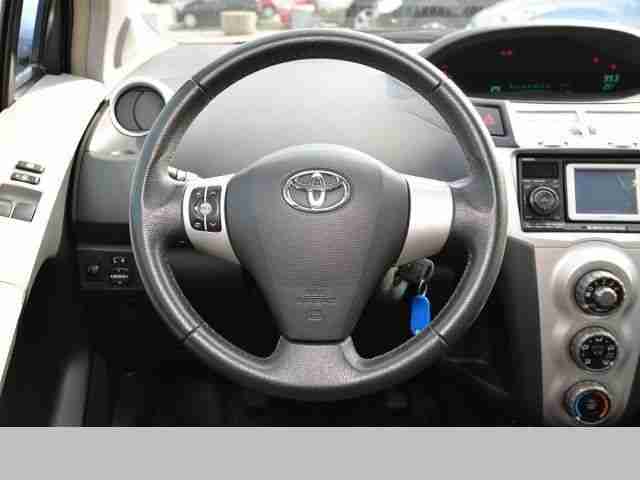 Toyota Yaris 1.3 VVT-i Travel ***Sehr gepflegt***