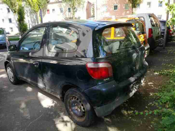 Toyota Yaris 1