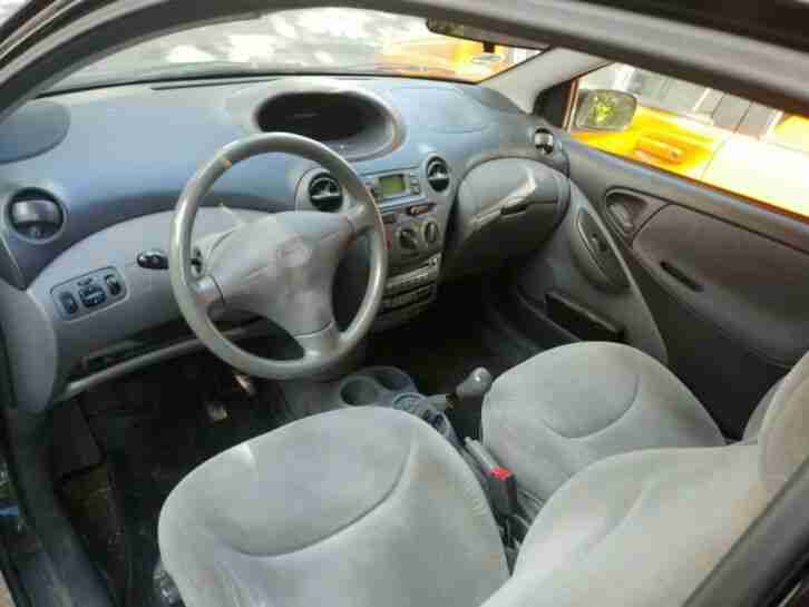 Toyota Yaris 1