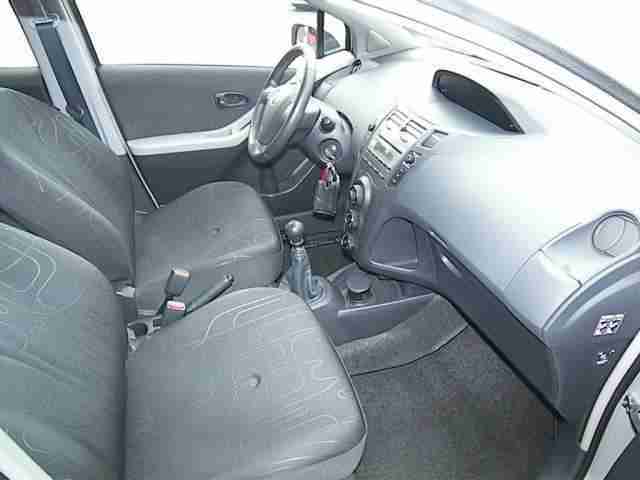 Toyota Yaris 1.33 VVT-i Cool+, 5-trg., Klima, Start-/St