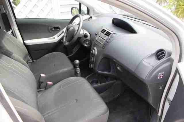 Toyota Yaris 1.33 VVT-i Cool 6-Gang / Klima