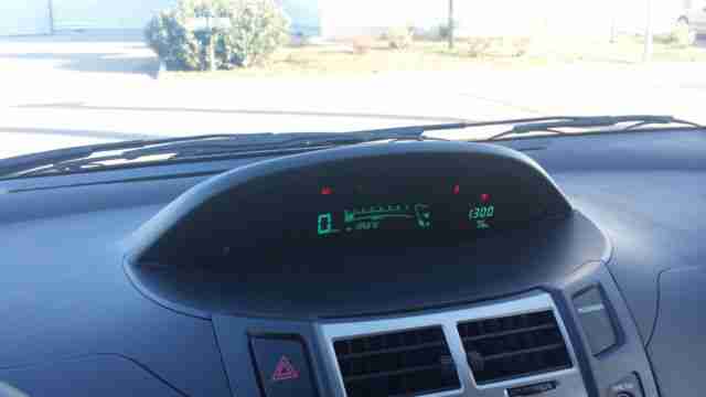 Toyota Yaris 1.33 VVT-i,KLIMA,8-Fach bereift,101PS,5Tür