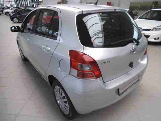 Toyota Yaris 1.33 VVT-i Life Klimaautomatik + VSC/TRC +