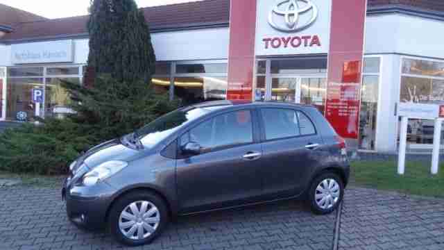 Toyota Yaris 1.33 VVT-i Life + Navigation+Sitzheizung