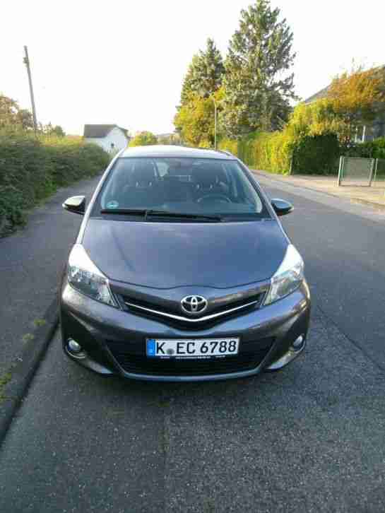 Toyota Yaris 1.33 VVT-i Life grau metallic 06/2012