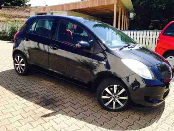 Toyota Yaris 1.4 D-4D SCHECKHEFT GEPFLEGT