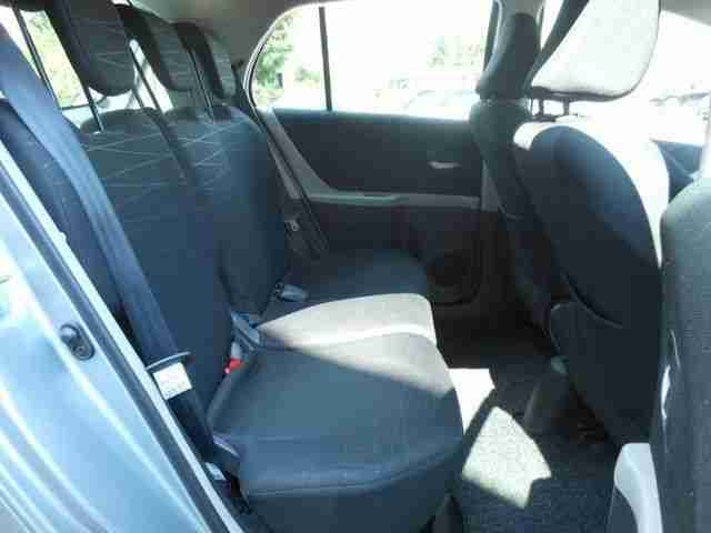 Toyota Yaris 1.4 Diesel -AHK-PDC-LMF-