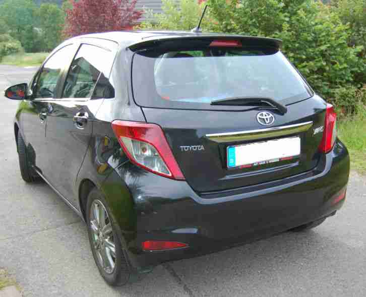 Toyota Yaris Club 5türig 99PS ca. 35000km 1. Hand Garantie Navi Touch & Go Klima