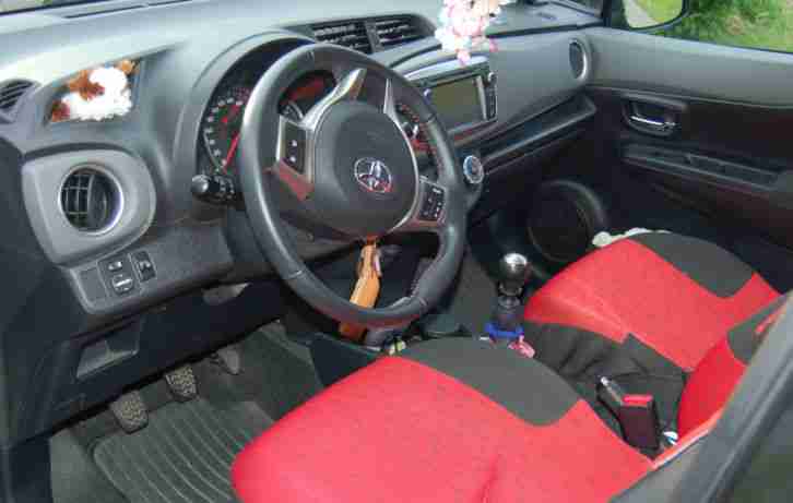 Toyota Yaris Club 5türig 99PS ca. 39000km 1. Hand Garantie Navi Touch & Go Klima