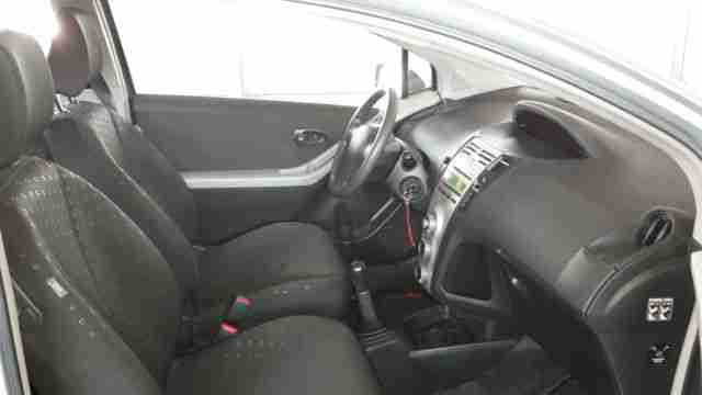 Toyota Yaris Luna 1.3 VVT-i, 82.450 km, 8-fach bereift