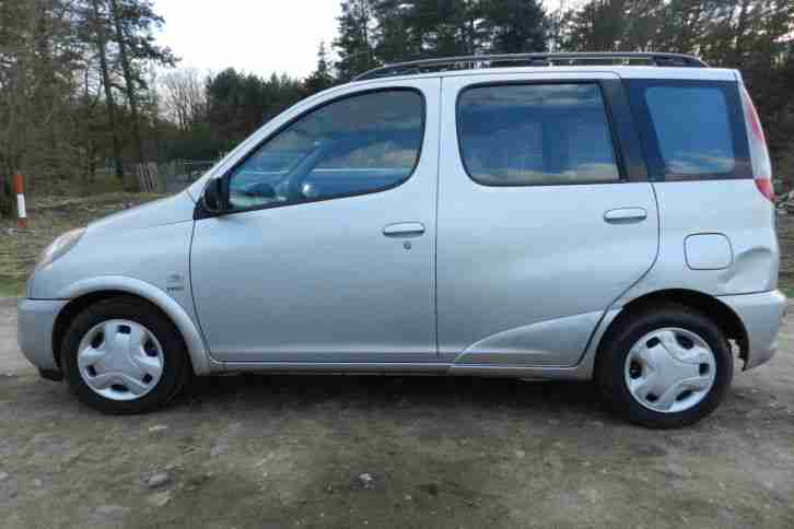 Toyota Yaris Verso 1,3 LineaSol Garagenauto Nichtraucher-Fahrzeug
