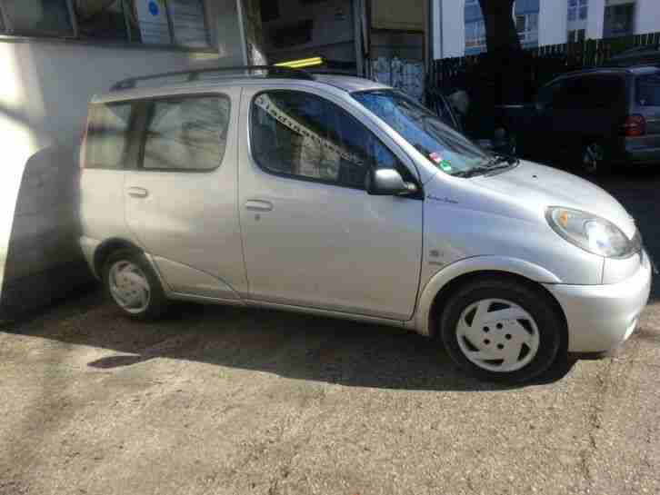 Toyota Yaris Verso E.Z. 11/2001 215 Tkm TÜV 3/21
