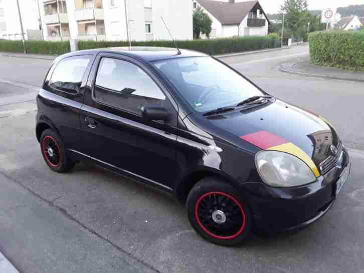 Toyota Yaris schwarz, 3 Türer, CD, 86 Ps, Navi