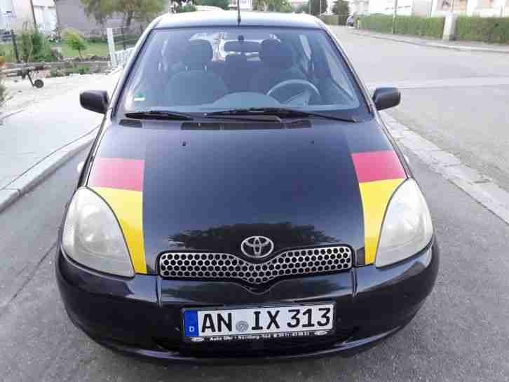 Toyota Yaris schwarz, 3 Türer, Deutschland-Folie für EM 2020