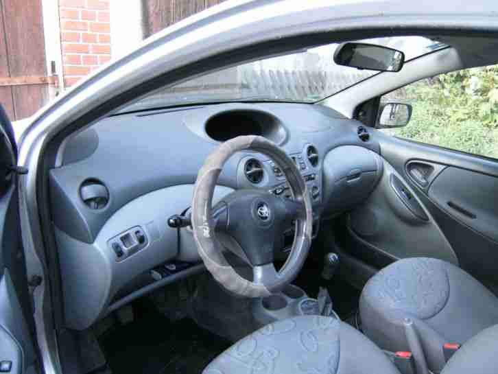 Toyota Yaris silber benzin Bj. 2000 1,3 l
