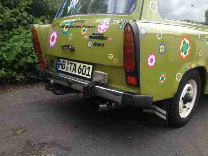 Trabant 601 Kombi mit AHK und Anhänger
