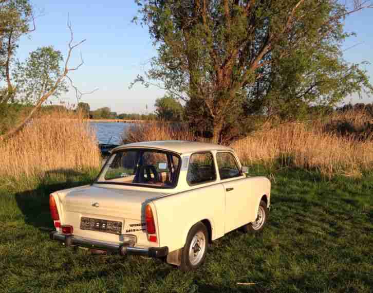 Trabant 601 S Deluxe DDR 1989 papyrusfarbig Trabi