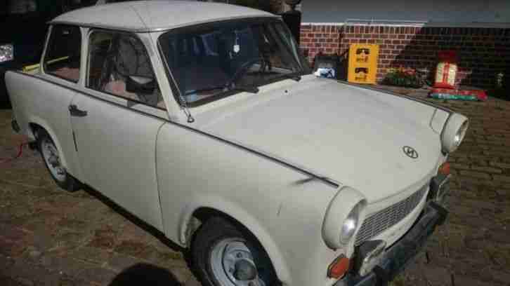 Trabant 601 springt an und fährt.