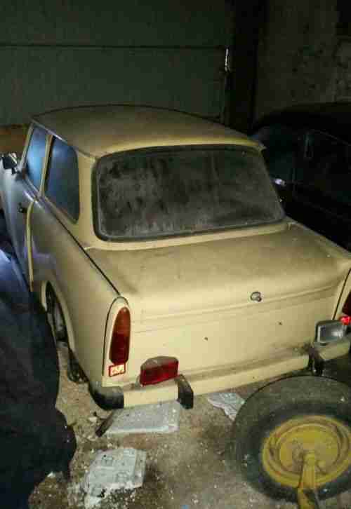 Trabi trabant mit vielen Teilen