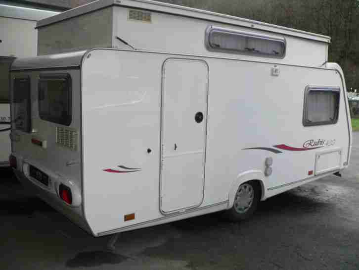 Trigano Rubis 430 LJ 1 Hand mit Sonnensegel
