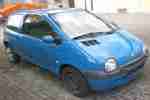 Twingo mit Hagelschaden und leichtem Heckschaden,