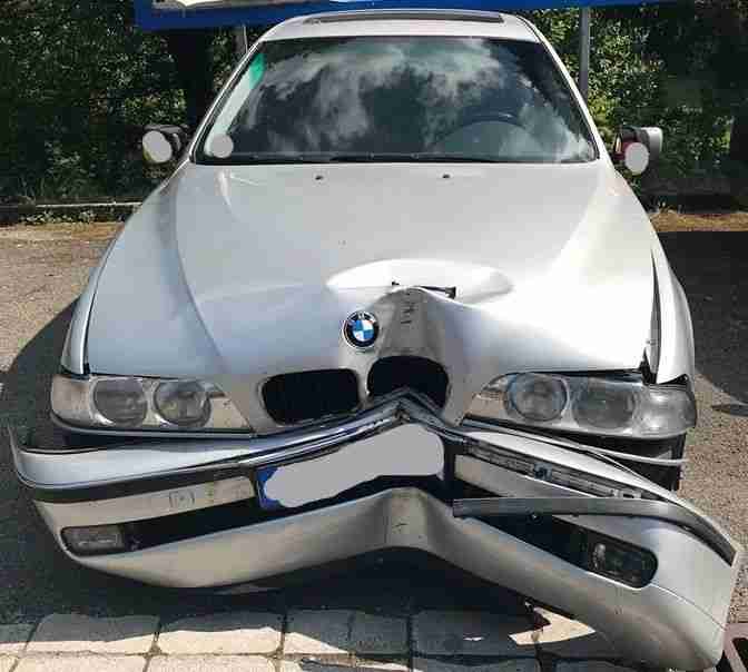 Unfallauto BMW 528 i Ps 193 Bj 09. 03. 2000 an Liebhaber abzg