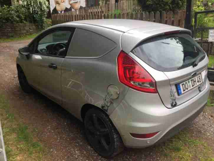 Unfallauto Ford Fiesta Diesel LKW Zulassung 2