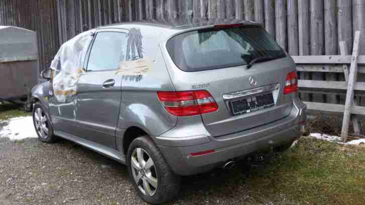 Unfallfahrzeug Mercedes Benz B200