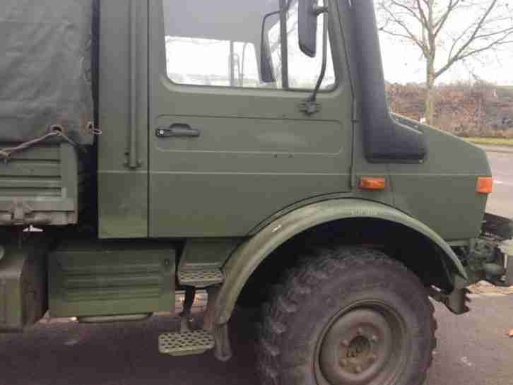 Unimog 1300L Pritsche Plane Oldtimer Allrad 4x4 mit Schneepflug-Anbauplatte TÜV