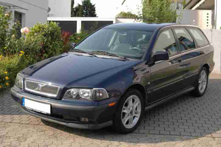 VOLVO V40 Kombi, Dunkelblau, Bj. 2000, orig. 97000km, 1.Hand TÜV 02/2015