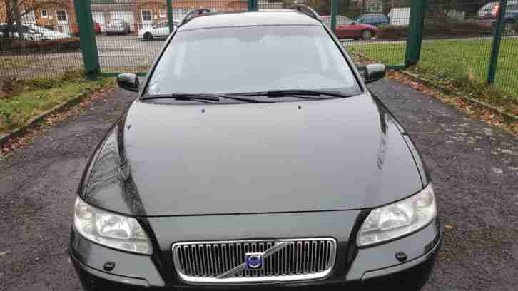 VOLVO V70-2,4 DIESEL LEDER XENON STANDHEIZUNG ALU 8 FACH BEREIFT TOPAUSSTATTUNG